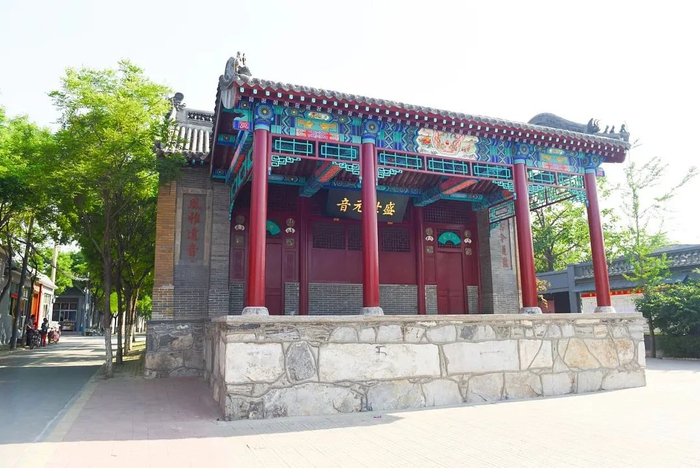 图为大激店村古戏楼