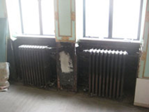 图12 龙凤厅原有的热水汀