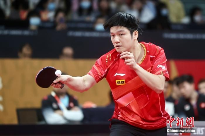 樊振东在男单比赛中。中新社记者 易海菲 摄