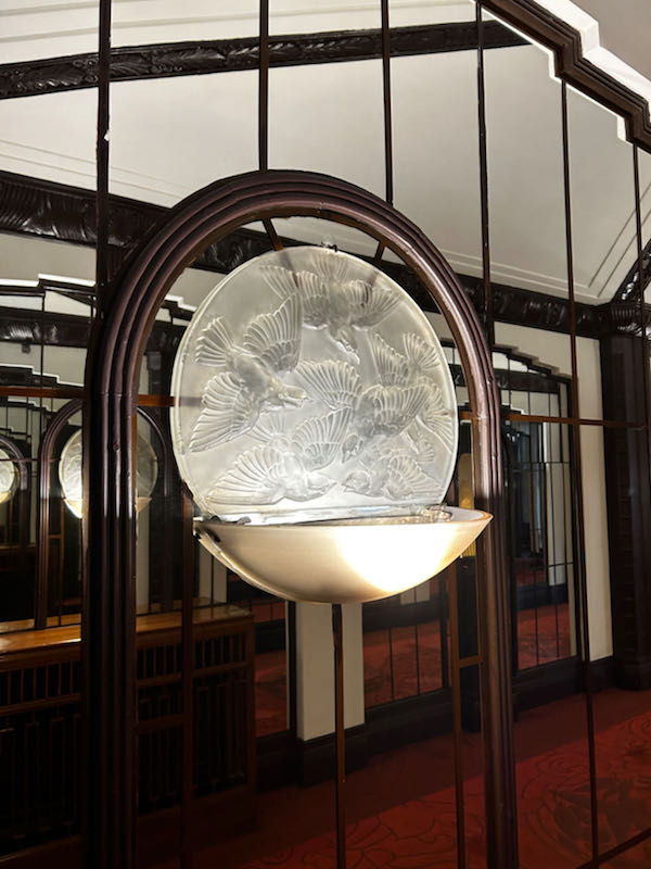 图8 莱俪水晶玻璃壁灯