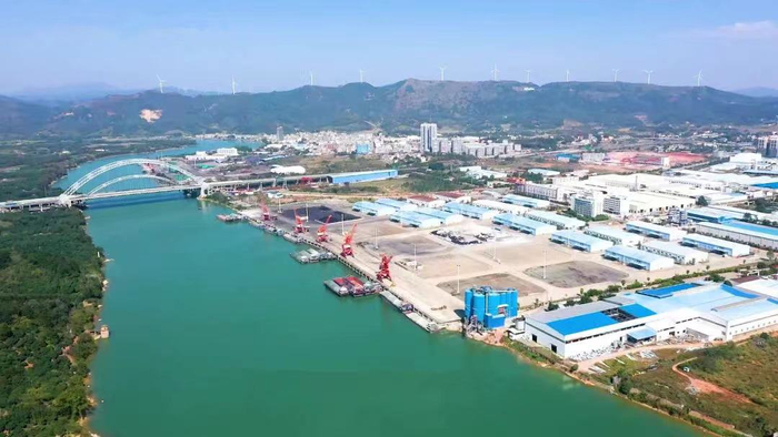 南宁东部产业新城六景港作业区。图源南宁新闻网