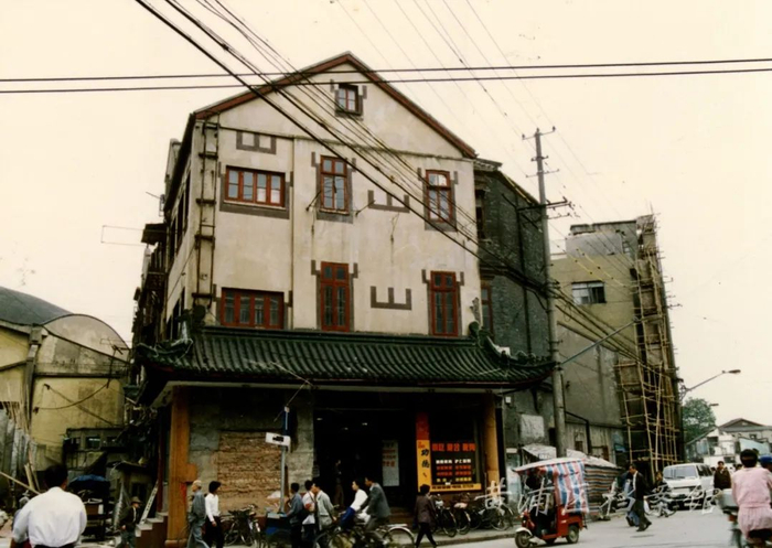 20世纪90年代中期，黄河路上的功德林（黄浦区档案馆藏）