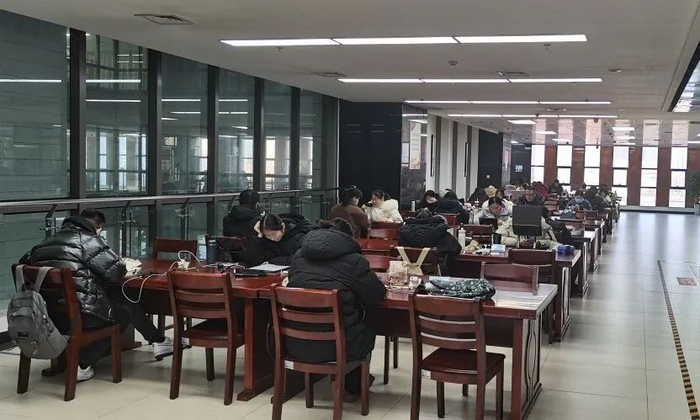 打造城市夜读空间 临沂市图书馆延长开放|临沂市_新浪新闻