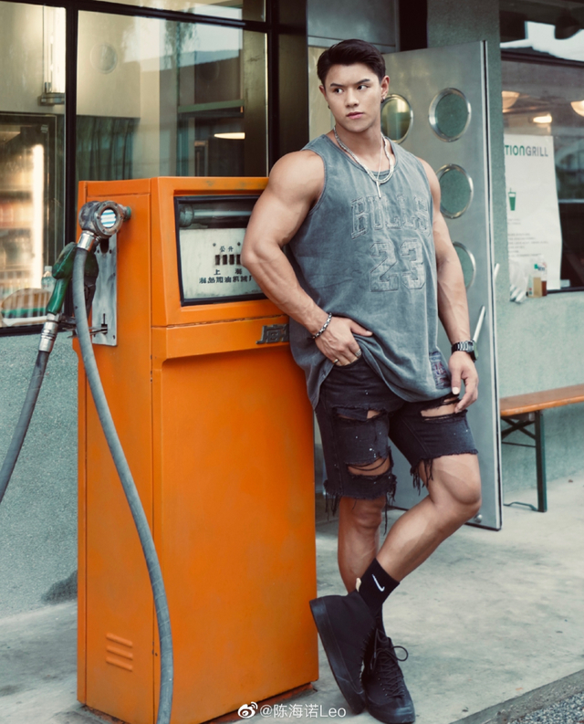 肌肉版鹿晗靠身材走火却被嘲讽胸部雌化真酸