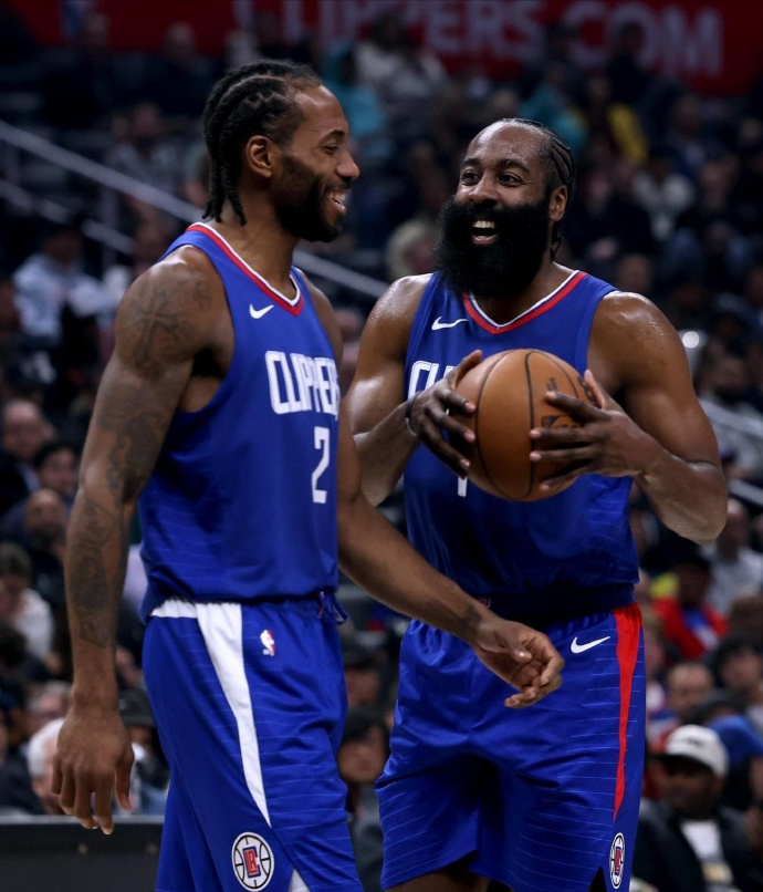 伦纳德（左）和哈登。