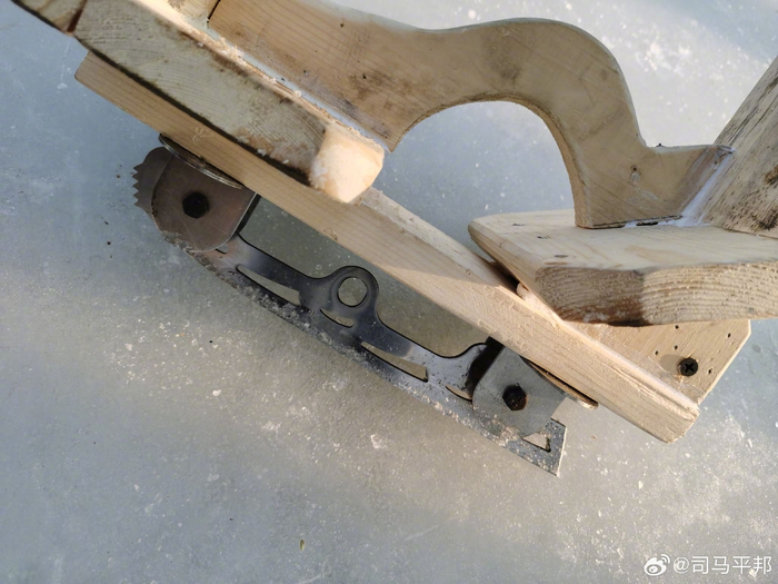 辽阳单腿驴火了# 一个辽阳木匠师傅自己制作的,结构还挺复杂.