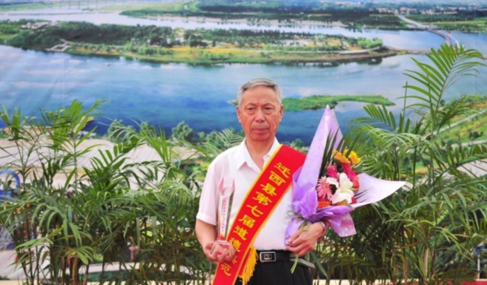 河北一75岁退休干部举报当地县委书记后 被逮捕并提起公诉_新浪新闻