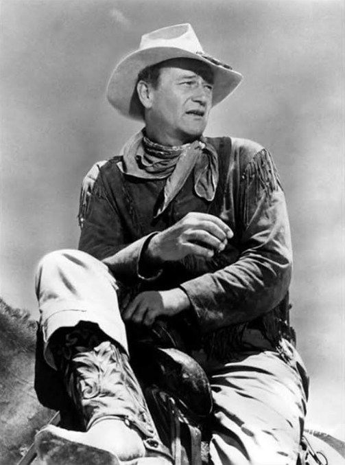 据说,著名歌手bing crosby是第一位要求定制设计的明星,而john wayne