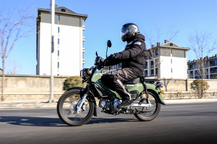 有情怀的大玩具试驾本田crosscub110