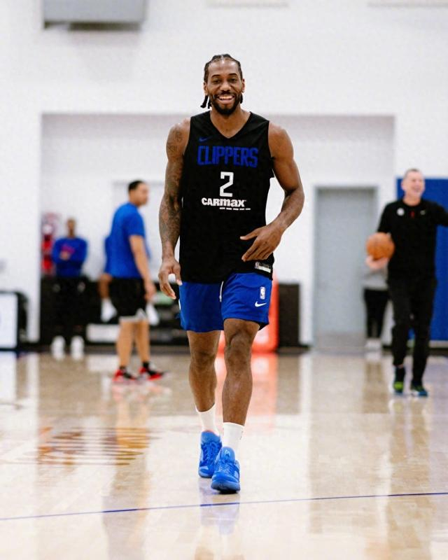 快船续约小卡一箭三雕:3巨头玩3年 关键球 市场保值