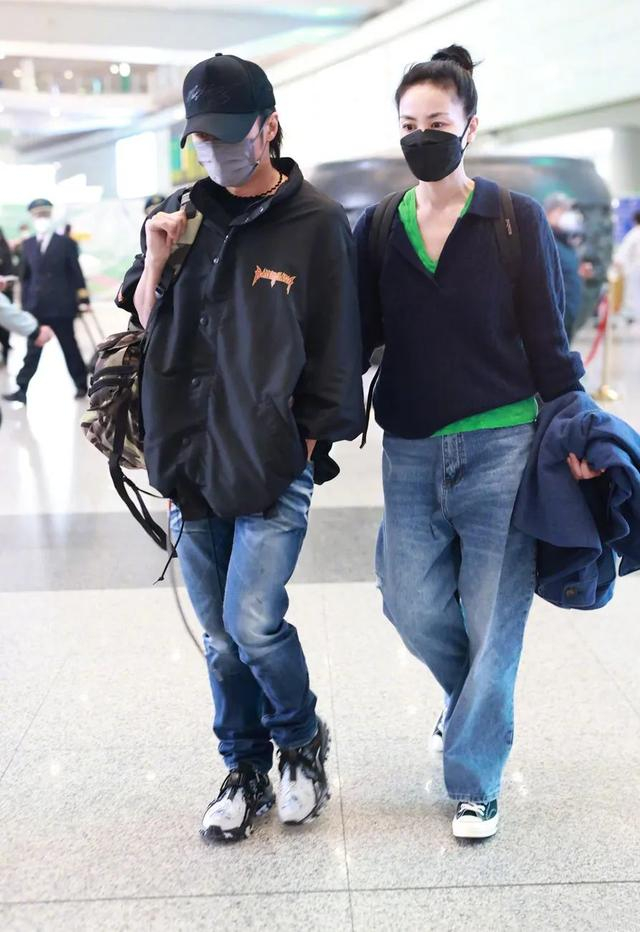 谢霆锋携王菲走机场!