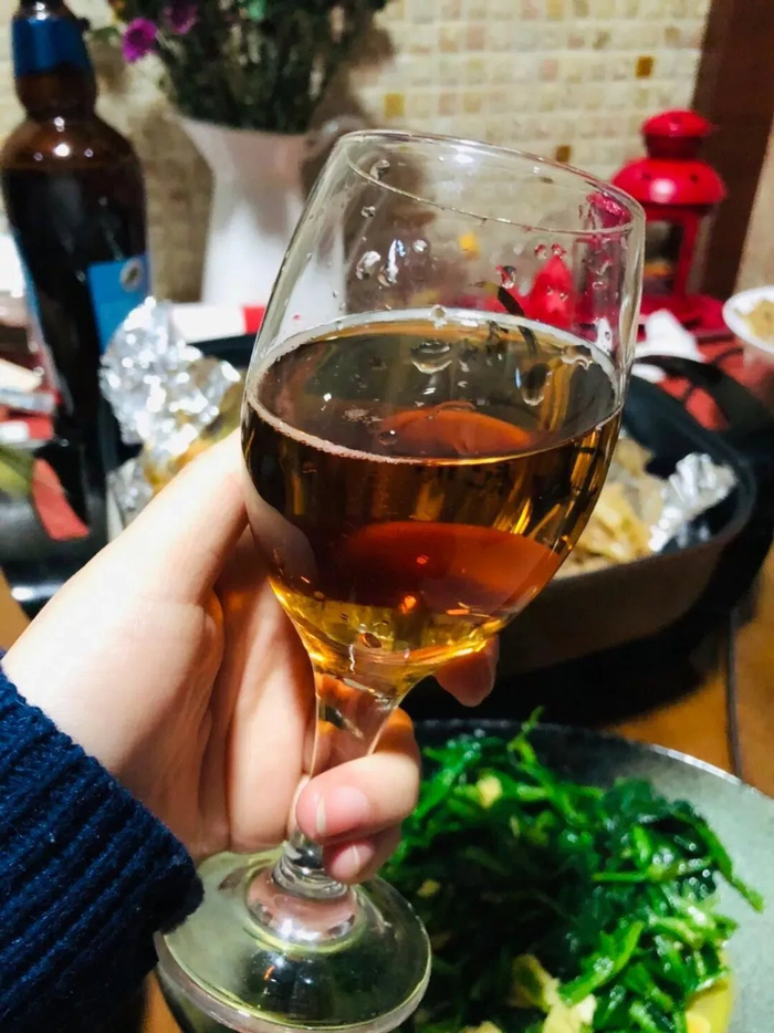 酒非酒,情非情,举杯消愁愁更烦.厌酒偏又爱醉意,三十七度心尤残.