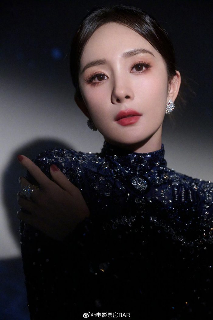 当红女明星杨幂,唐嫣,杨紫的微博之夜红毯出图!
