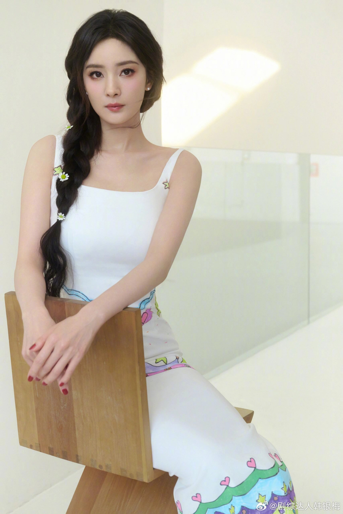 杨幂 这是我穿过最美的裙子 唯一纯白的茉莉花!|杨幂|茉莉花_新浪新闻