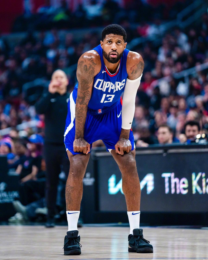 最近乔治上脚率很高的两双球鞋……|保罗·乔治|nike kobe_新浪新闻