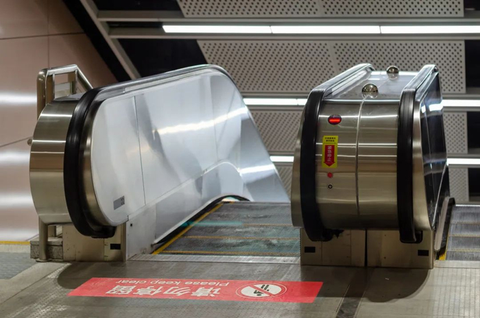 自动扶梯的第二块踏板真的会"吃人" | 答案如下|扶梯|自动扶梯_新浪