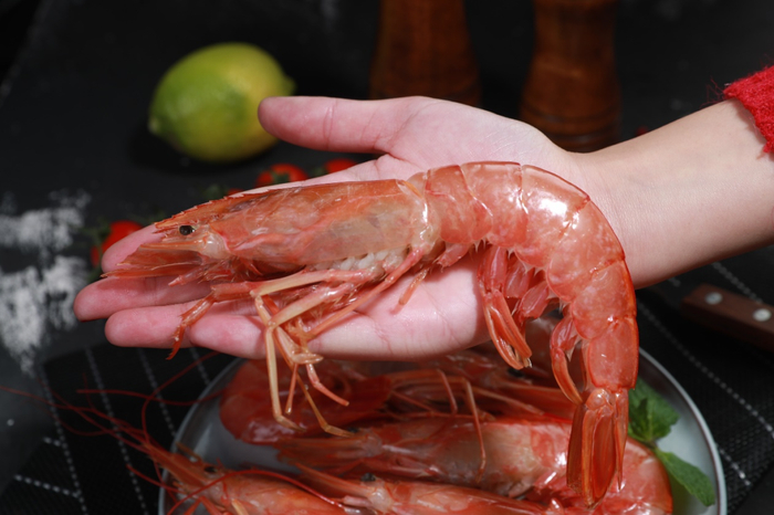 ▲在店铺畅销的阿根廷红虾 受访者供图