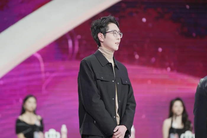 "我认为长时间不联系就是自动分手"3号男嘉宾李涤尘,今年24岁,来自