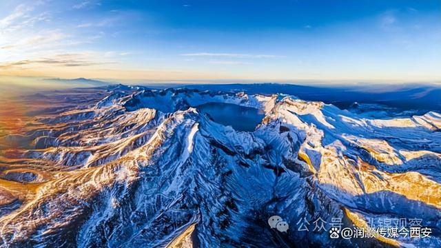 （东三省最高峰长白山全貌）