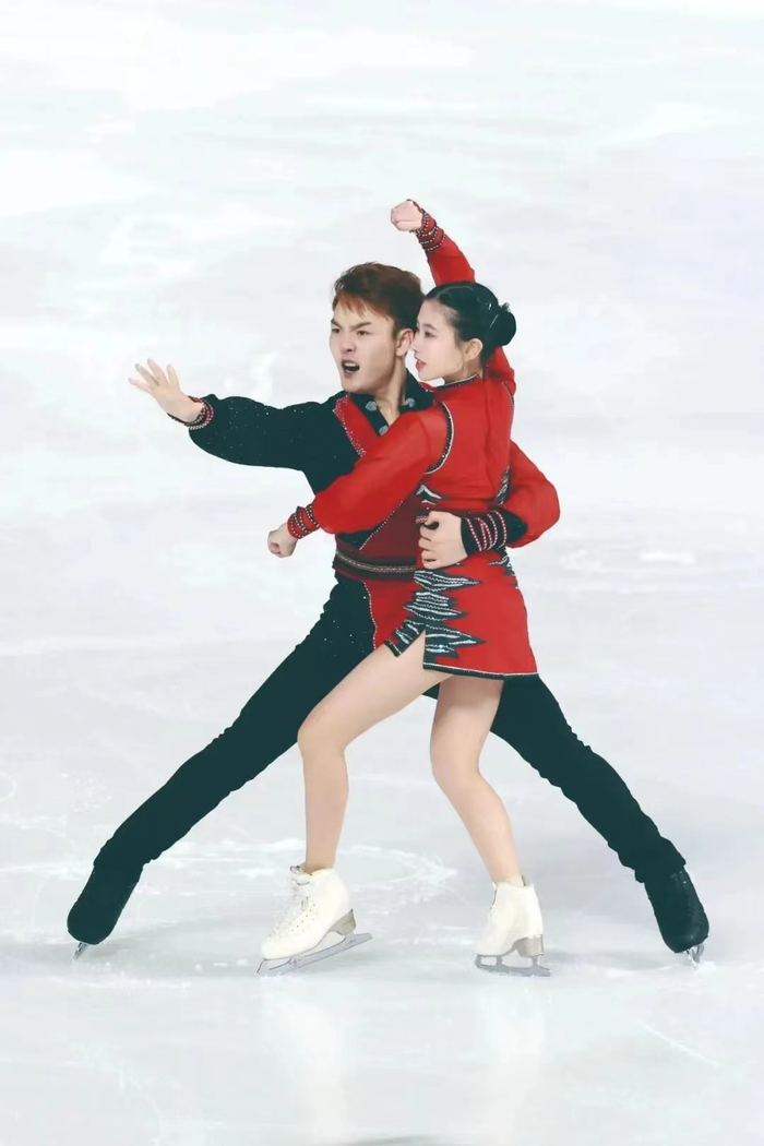 双人滑组合张思阳/杨泳超。