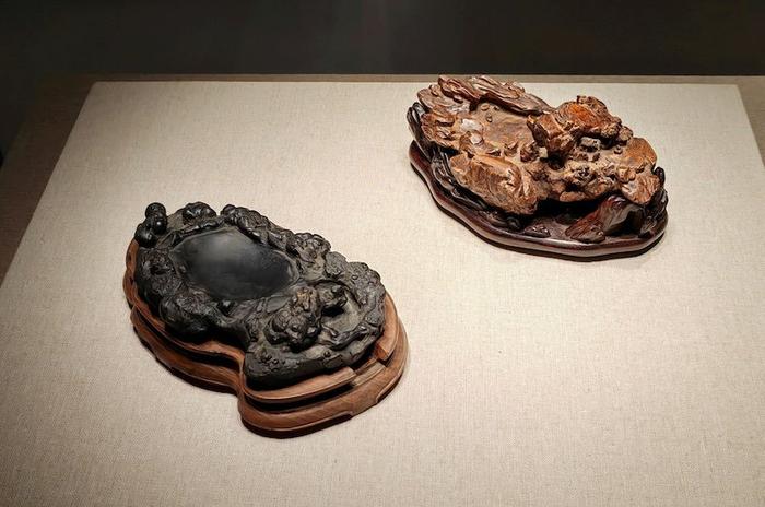 展出现场 灵璧石天砚