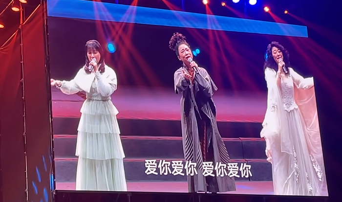 不仅仅是专业人士,所有到场参与演唱的嘉宾,无一例外,全部真唱.