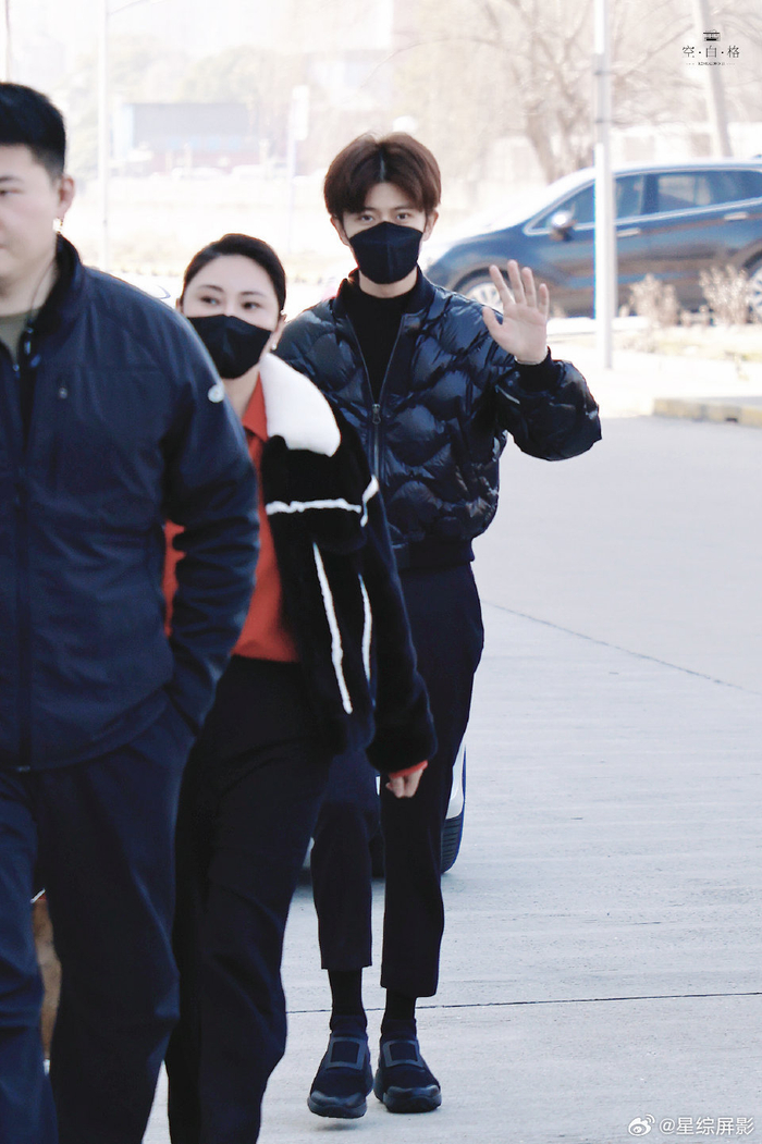 任嘉伦这个腿好细,帅的咧|任嘉伦_新浪新闻