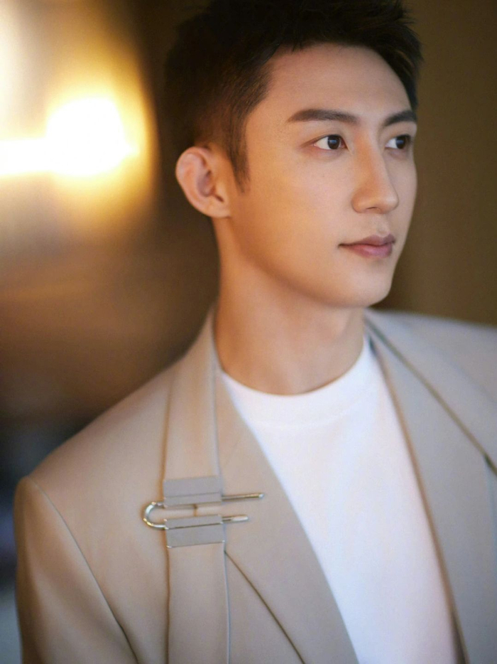 我才发现颜值很杀我的男明星,都是单眼皮……|单眼皮|男明星|朱嘉琦