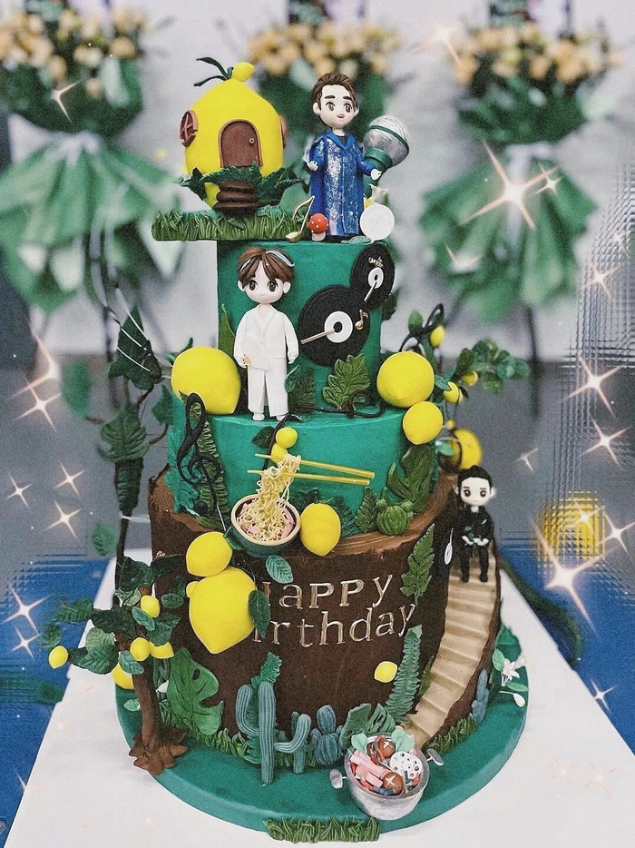 张云雷生日蛋糕细节满满啊……|生日蛋糕|张云雷|泡面_新浪新闻