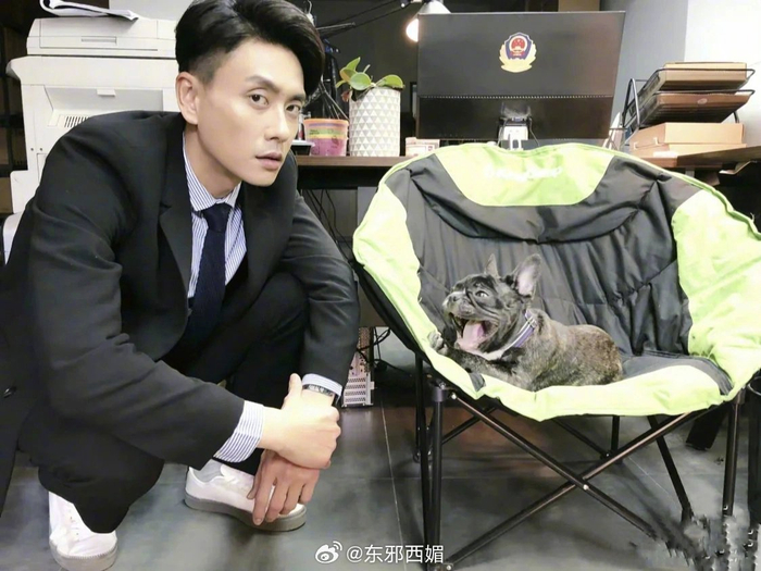 恭喜黄宗泽!但是这哥今晚的发型怎么回事?严重影响了颜值啊!