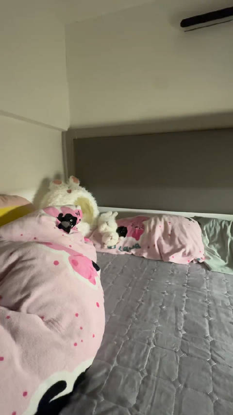 才两秒没回头小妹妹就睡着了还是这样一个姿势居然cr小舔来了