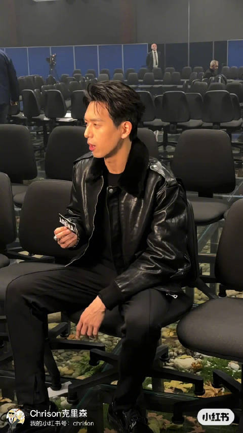 李现出席prada米兰男装大秀他马上会接受我的专访