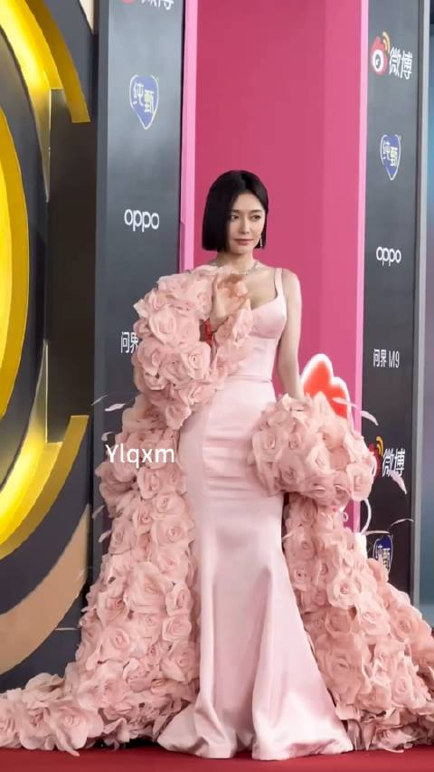 ampquot秦岚粉色玫瑰花长裙这身材气质好绝ampquot