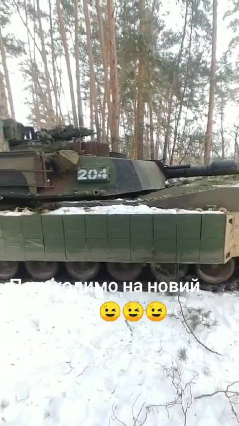 乌克兰部队的m1a1sa艾布拉姆斯坦克开始在车体两侧配备arat