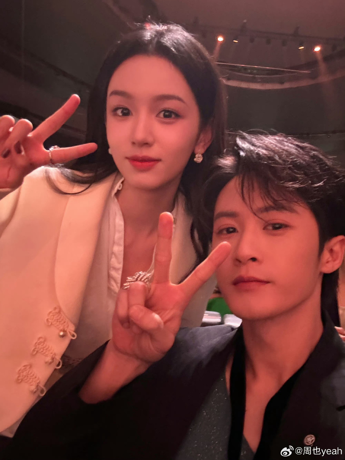周也晒了和合作过的的男演员合照……|周也|檀健次_新浪新闻