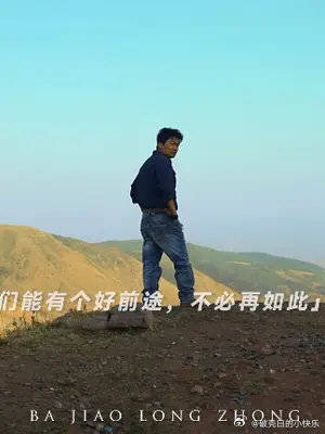 姐姐瘦弱的肩上承载了整个家庭的重量