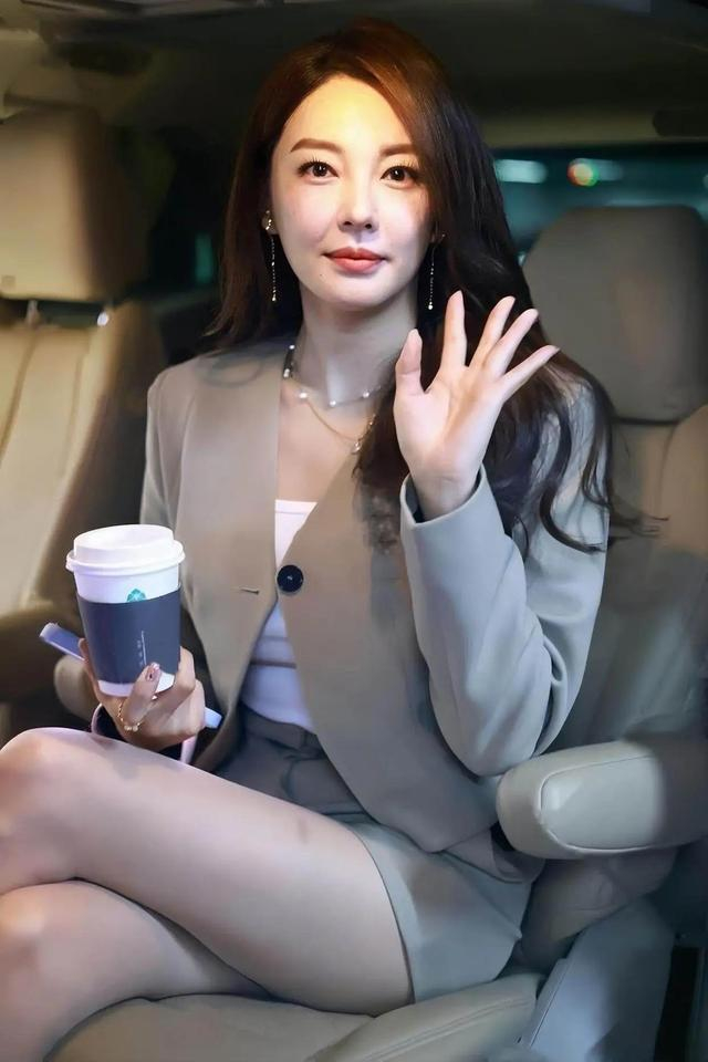 "(ps:这不是恭维,这是事实!)张雨绮的穿搭功力