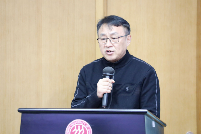 江苏凤凰文艺出版社社长张在健