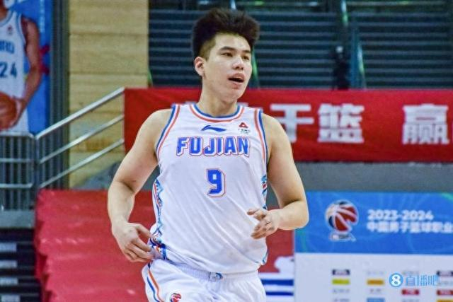 黎璋霖出战45分钟 16投7中&三分7中2拿18分6板|黎璋霖|cba常规赛_新浪