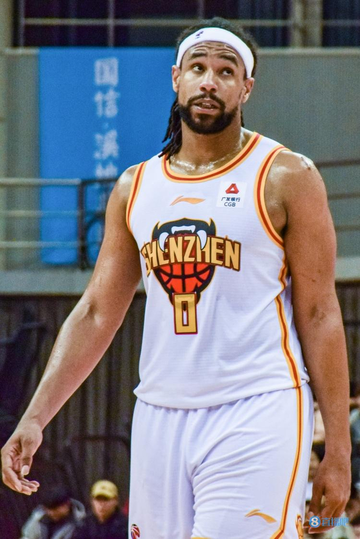 广体:顾全爆发亚当斯状态上佳 深圳男篮两连胜升至第7位|男篮|萨林杰