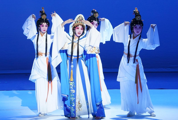 昆剧汉宫秋以当代诗意重构历史悲歌