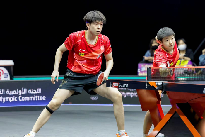 混双比赛中，王楚钦/孙颖莎对阵林诗栋/蒯曼，靠一路坚持赢下冠军。  WTT供图