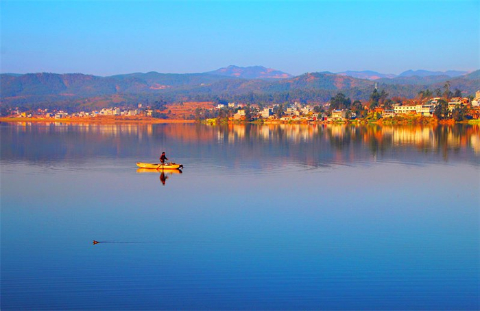 冬日的云南南华凤山湖风景如画|云南省_新浪新闻