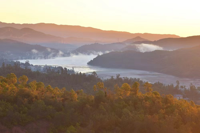 冬日的云南南华凤山湖风景如画|云南省_新浪新闻
