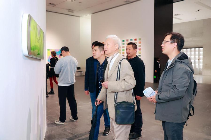 探索艺术服务社会新模式广美首届绘画艺术学院年展把教室变展厅