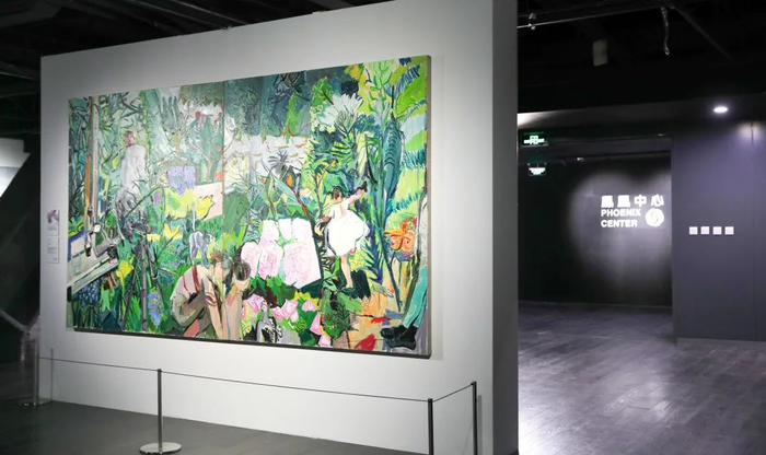 ▲ “了不起的‘她们’——福布斯中国致敬 卓越女性艺术家邀请展”展览现场，凤凰中心，2024 