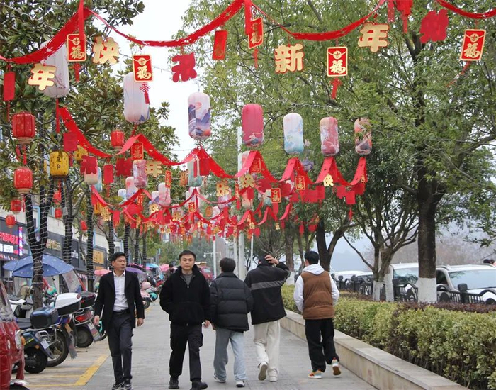 照壁庭轩广场年味浓