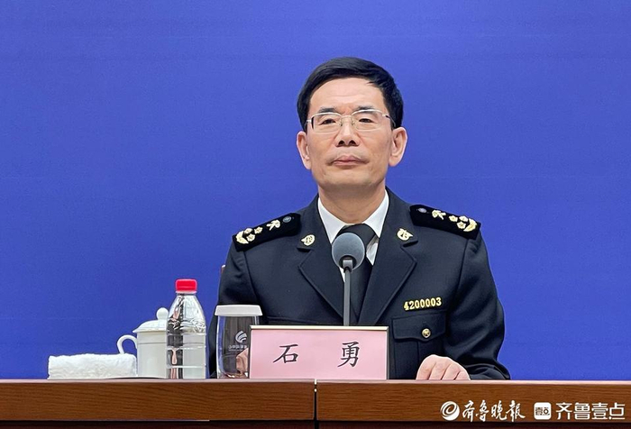 发布会上,青岛海关副关长石勇介绍 ,2023年山东省进出口总值3.