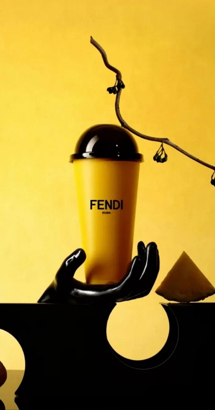 图片来源：瑞幸、喜茶公众号