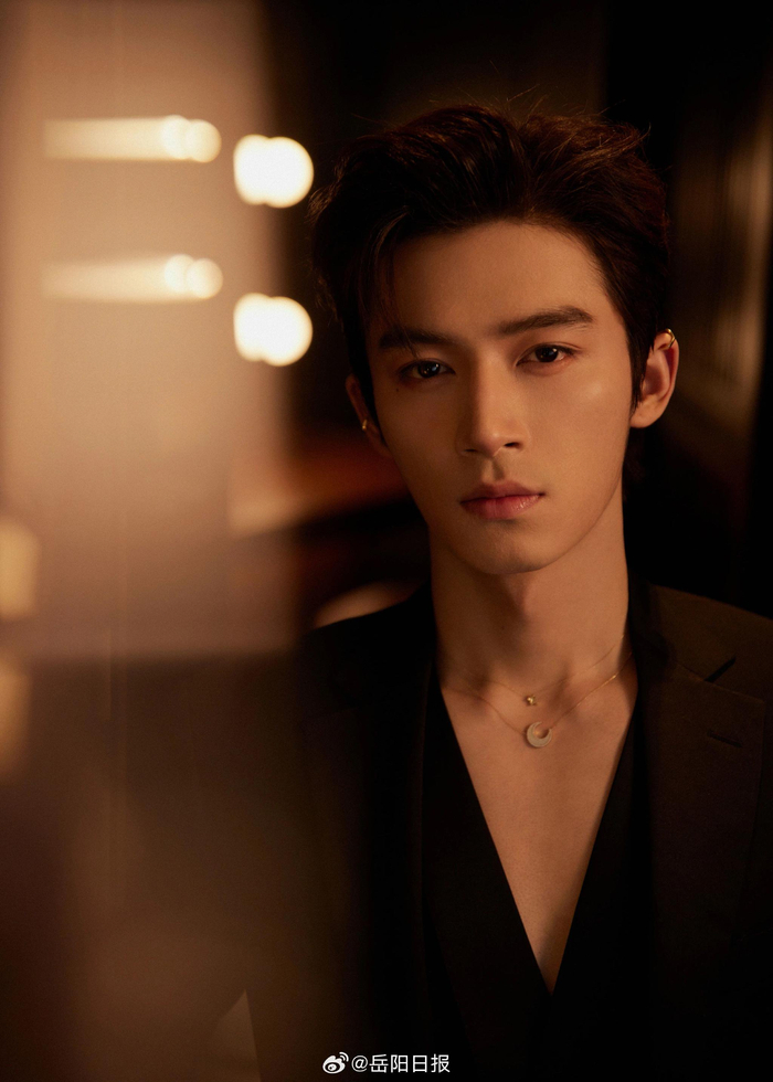 00后岳阳伢子@王星越 勇闯娱乐圈,关于孩子哥我们可以知道的几件事|王